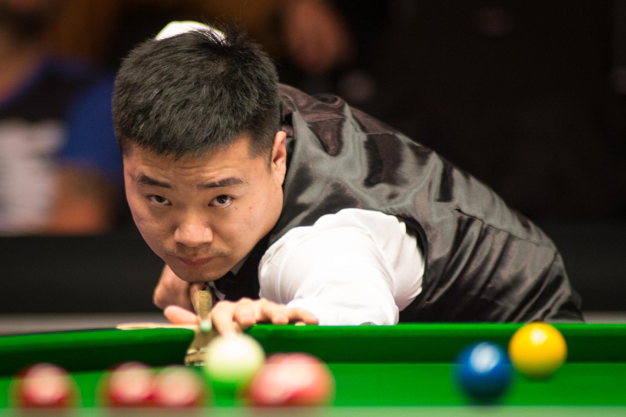 育舞台中 育舞台中