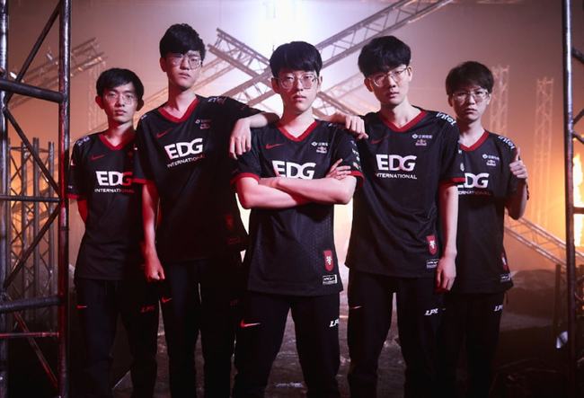 更是球迷们 更是球迷们